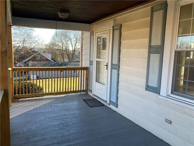 Building Photo - 106 Church Ave