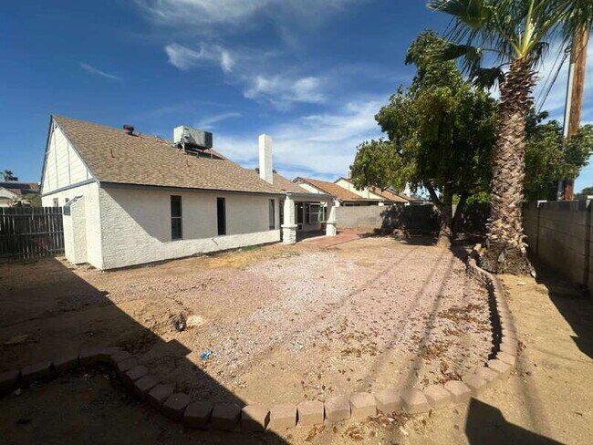 Building Photo - 4907 W McRae Way