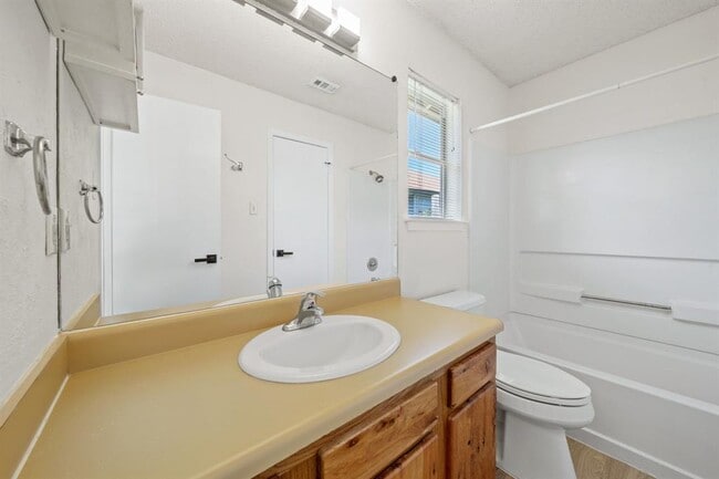 Building Photo - 11604 Norwegian Wood Dr