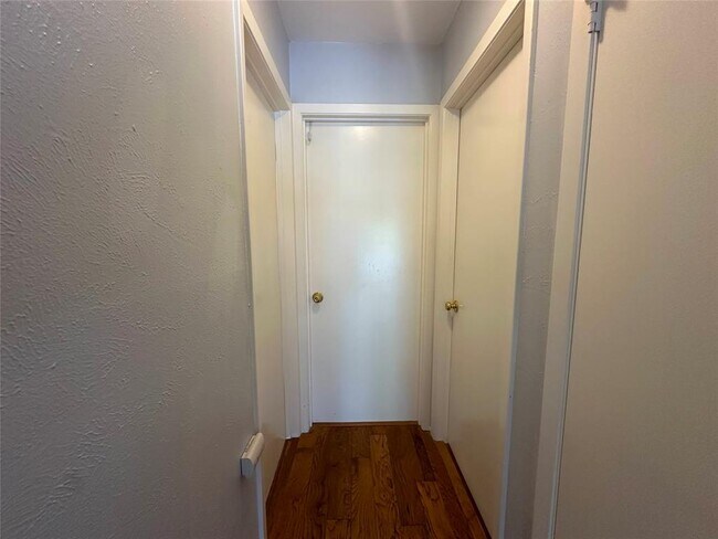 Building Photo - 5300 Suburban Dr