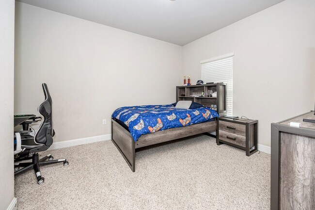 Building Photo - Beautiful 4 Bedroom 3 Bath Home!