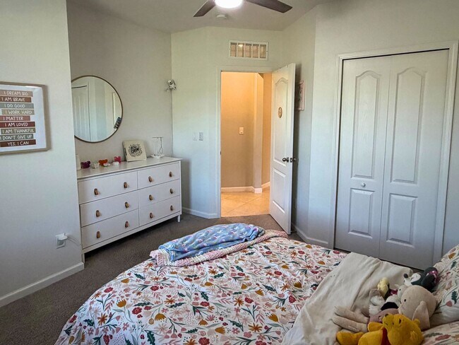 Building Photo - 4/2 open floor plan!