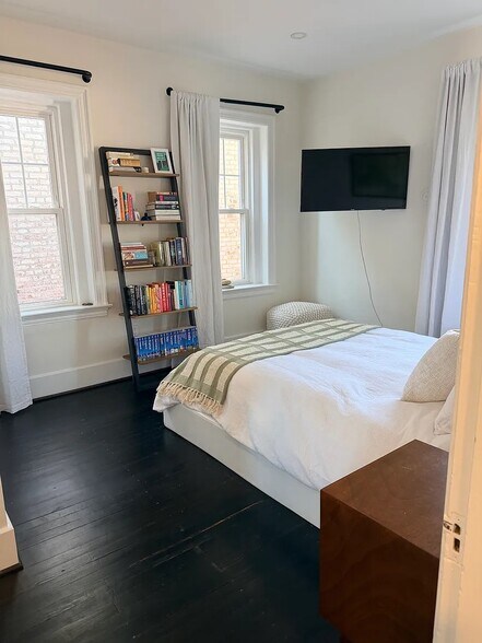 Building Photo - 1332 15th St NW