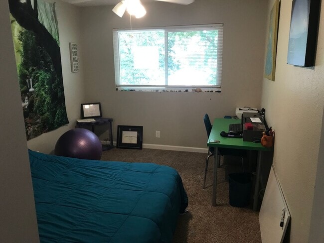 Building Photo - Take Over My Lease in January 2025 !!!!  Greenwood Estates has an Excellent 2 Bedroom, 1.5 Bath T...