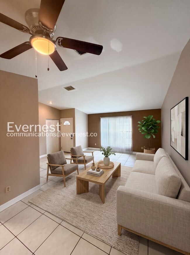 Building Photo - 3 Bed/2 Bath Home with Garage / Pet-Friendly / Vouchers Accepted / Available Now!