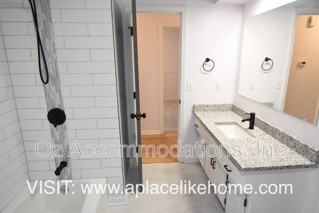 Building Photo - 14121 S Cottonwood Dr