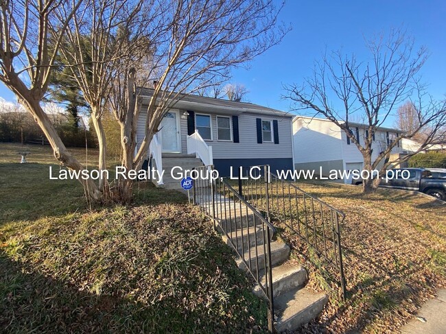 Building Photo - Cozy Vinton House with Backyard