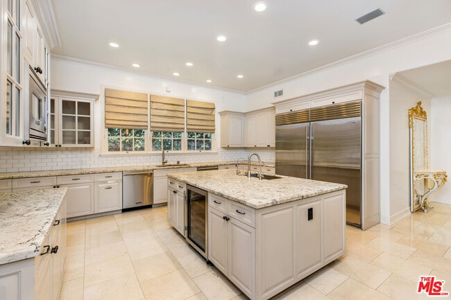 Building Photo - 709 N Maple Dr