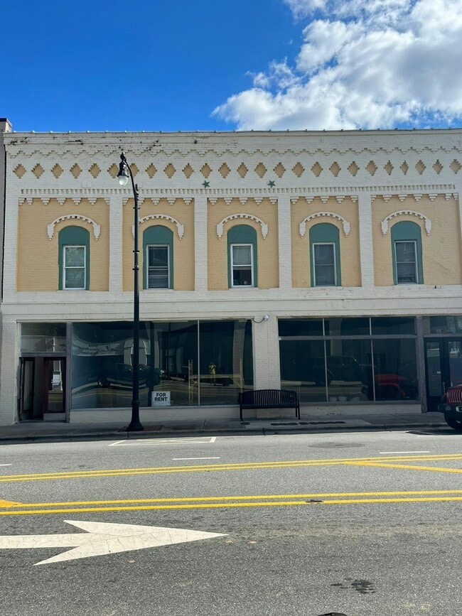 Building Photo - 624 Washington St