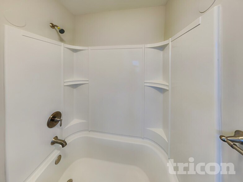 Building Photo - 703 Bench Ln