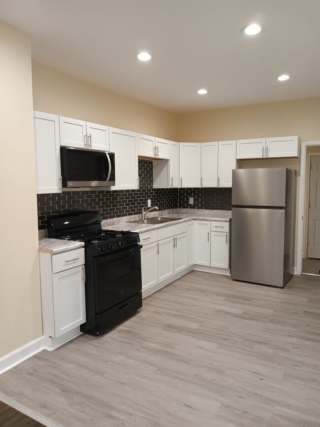 Building Photo - New rehabbed home