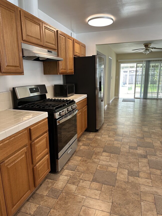 Building Photo - 2133 Glyndon Ave