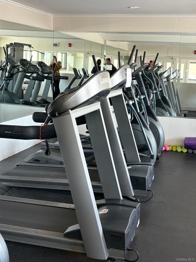 Building Photo - 420 Shore Rd