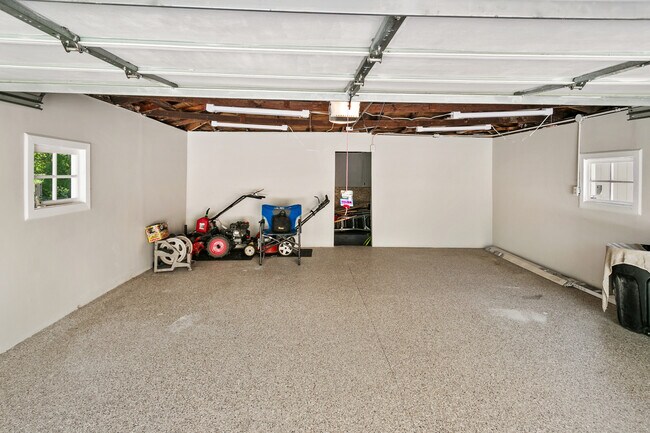 Building Photo - 3N425 N Howard Ave