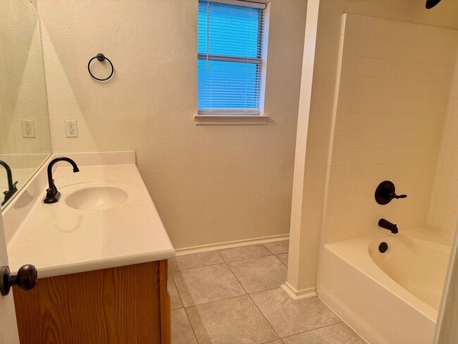 Building Photo - 1215 E Avenue H