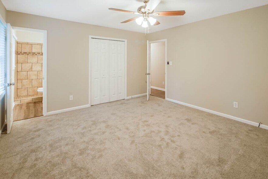 Building Photo - 3915 Amsbury Dr