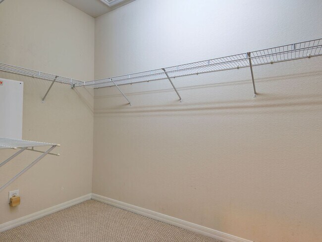 Building Photo - 3BD/2BA/3 Car Garage in Stoneybrook