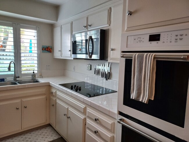 Building Photo - 3663 San Remo Dr