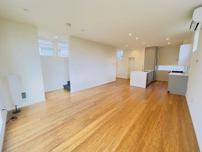 Building Photo - 3 Bedroom Central District Townhome w/ Garage, AC & Rooftop Deck