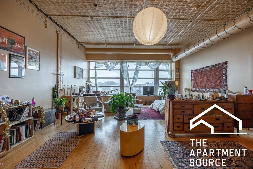 Building Photo - 2416 W North Ave