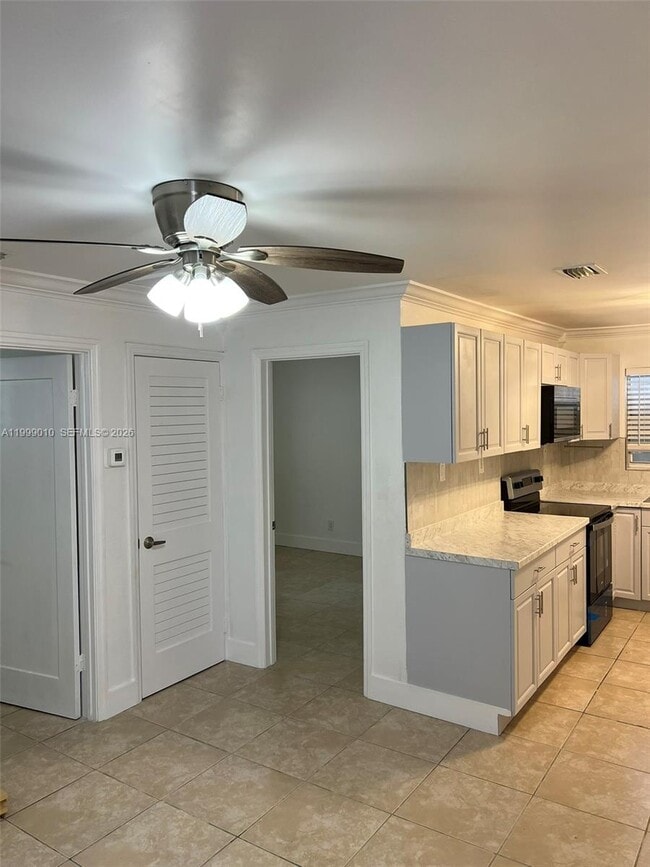 Building Photo - 6018 Plunkett St