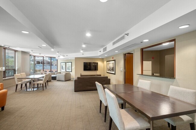 Building Photo - 400 N La Salle Dr