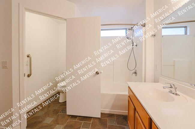 Building Photo - 1104 S 238th Dr