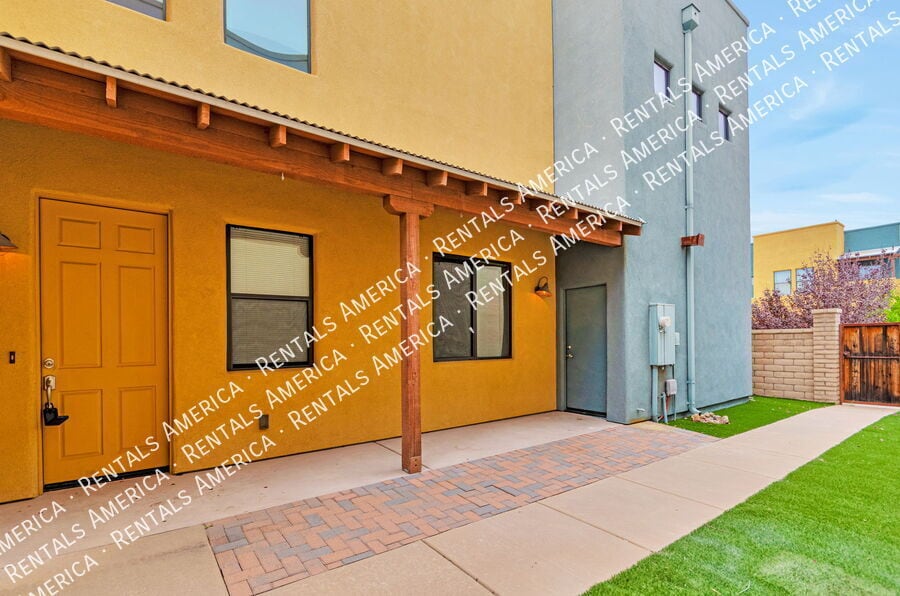 Building Photo - 402 E Croydon Park Rd