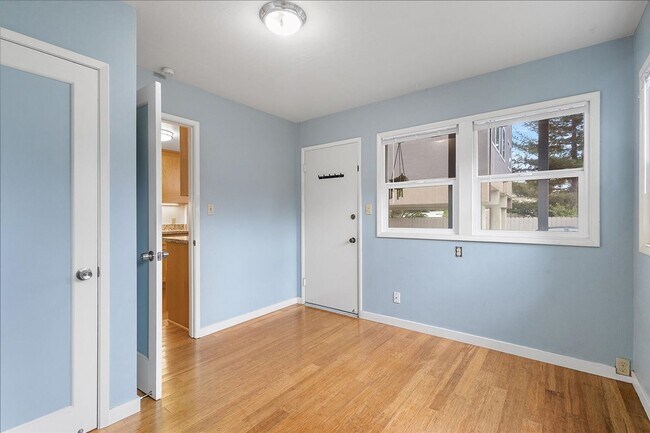 Building Photo - 2148 Santa Clara Ave