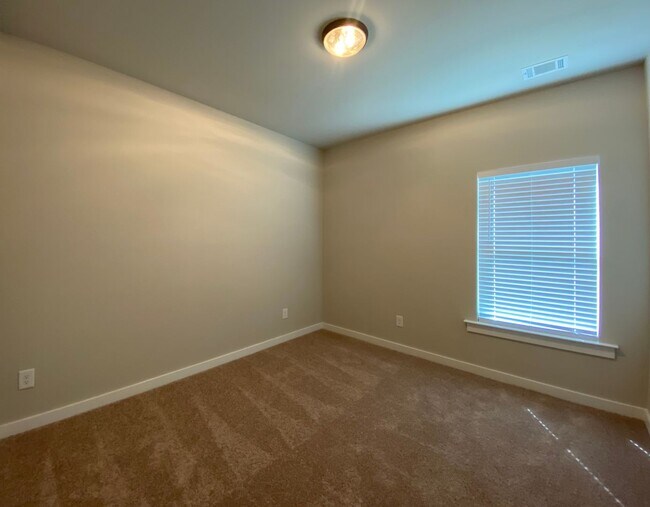 Building Photo - Home for Rent in Jemison, AL...  Available...