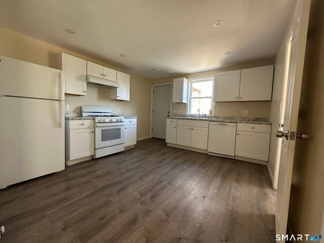 Building Photo - 567 Howe Ave