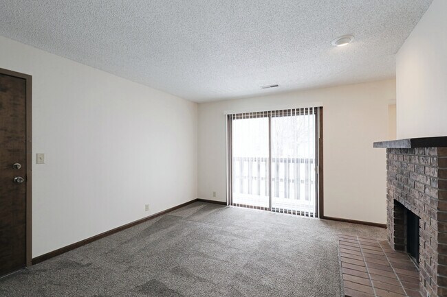 Building Photo - 6011 Queens Dr