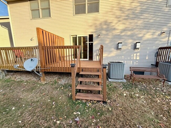 Building Photo - 721 Broderick Dr NE