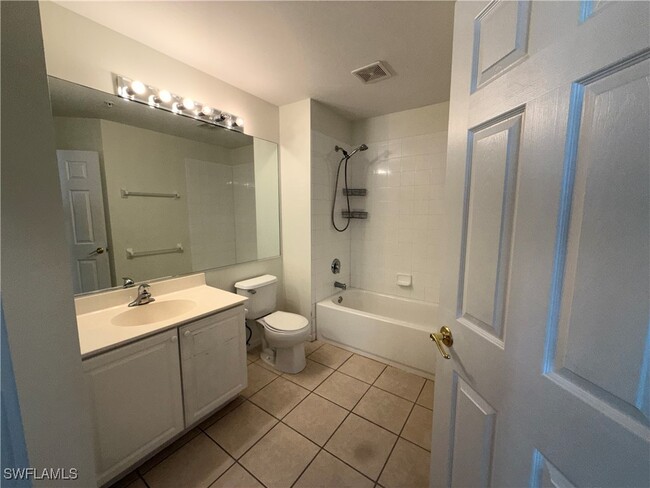 Building Photo - 860 Hampton Cir