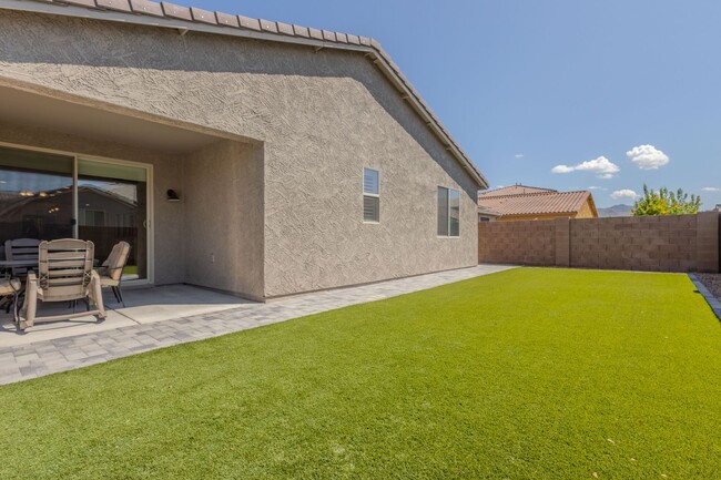 Building Photo - 3 Bedrooms, 2.5 Bathrooms