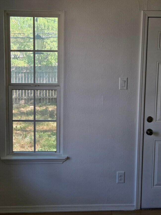 Building Photo - Nice 3 bedroom 1 bath for rent