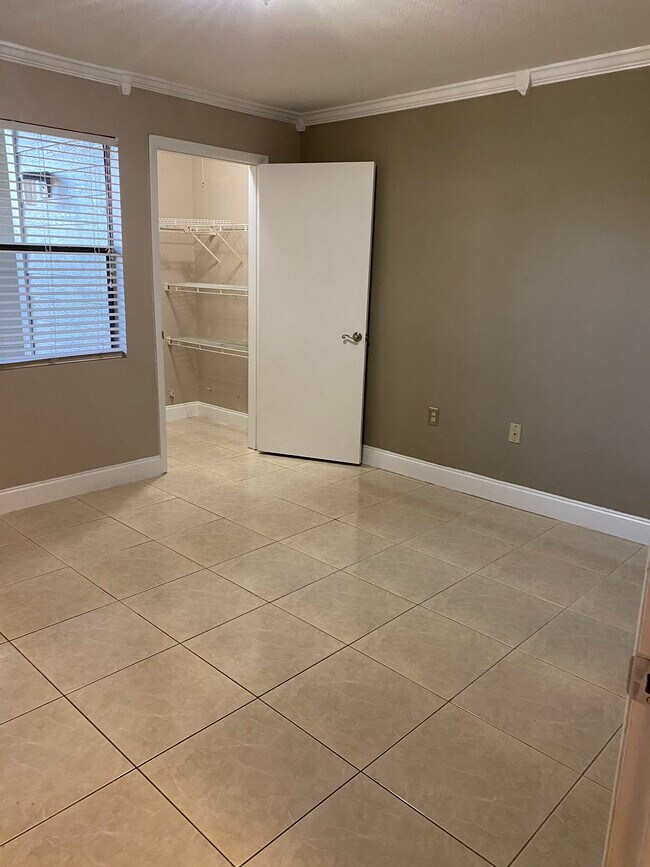 Bedroom # 2 w/ Walk in Closet - 3020 Parkway Blvd