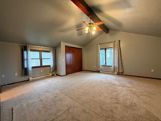 Building Photo - Private and Serene Beauty