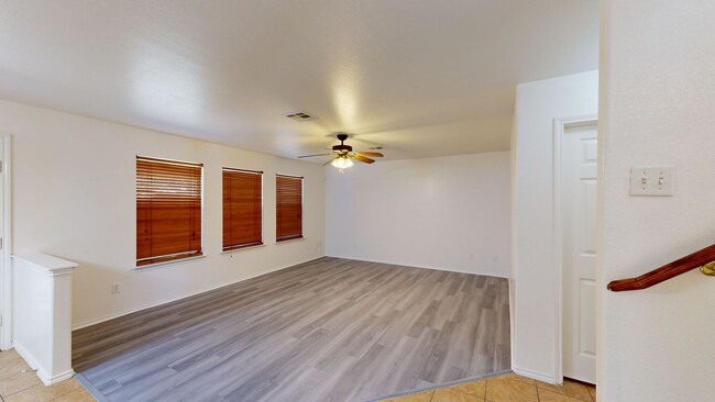 Building Photo - PRICE IMPROVEMENT IN WHITE ROCK $1,995!!!!