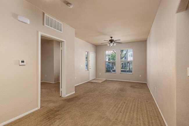 Building Photo - Ground floor one bedroom in luxury gated S...