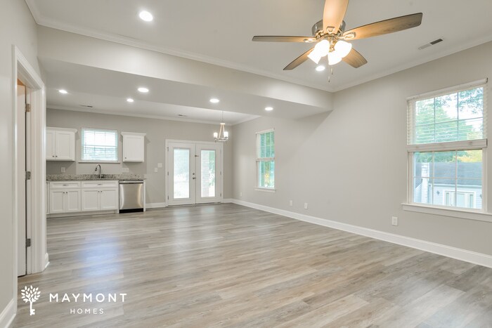 Building Photo - 503 E Cloninger St