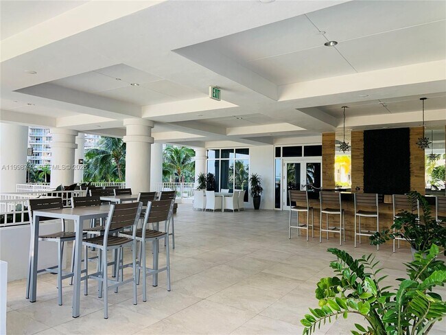 Building Photo - 801 Brickell Key Blvd