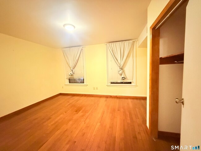 Building Photo - 7 Elm St