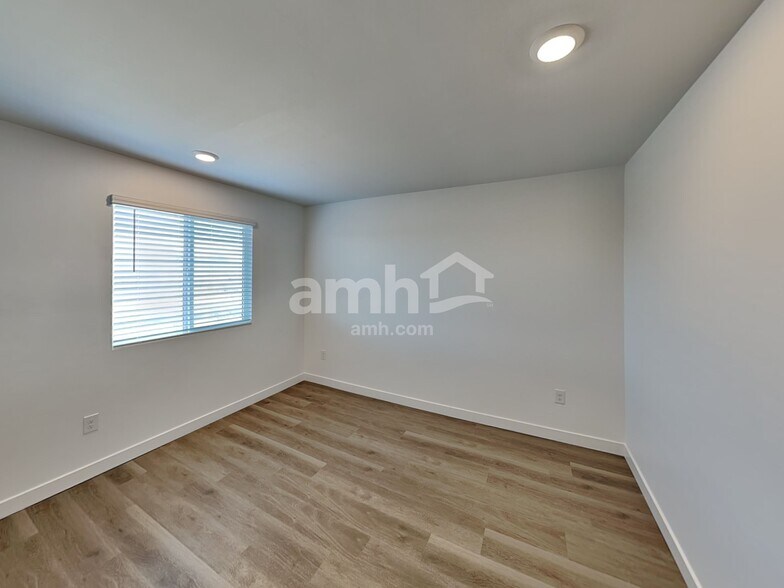 Building Photo - 9714 N Rancho Lozano