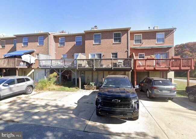 Building Photo - 195 Longford Rd