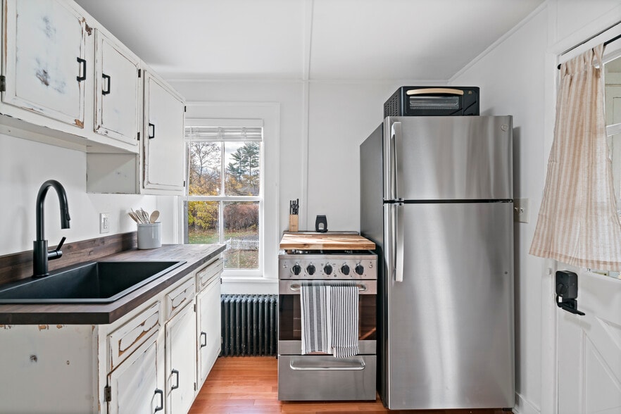 Building Photo - 4413 Albany Post Rd