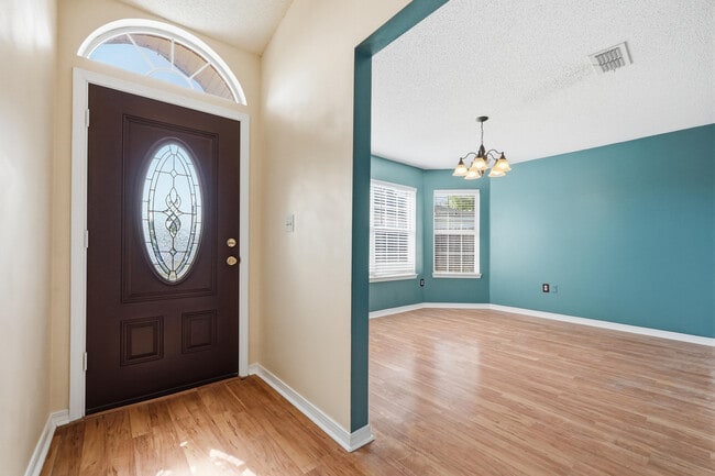 Building Photo - 210 Limestone Cir