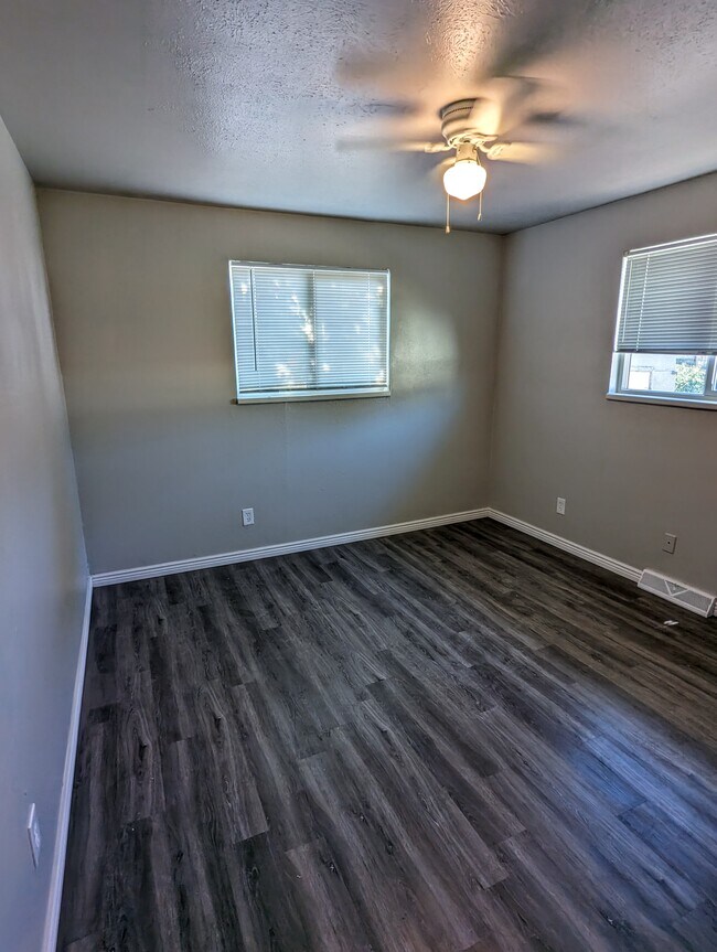 Building Photo - 6631 Julian St