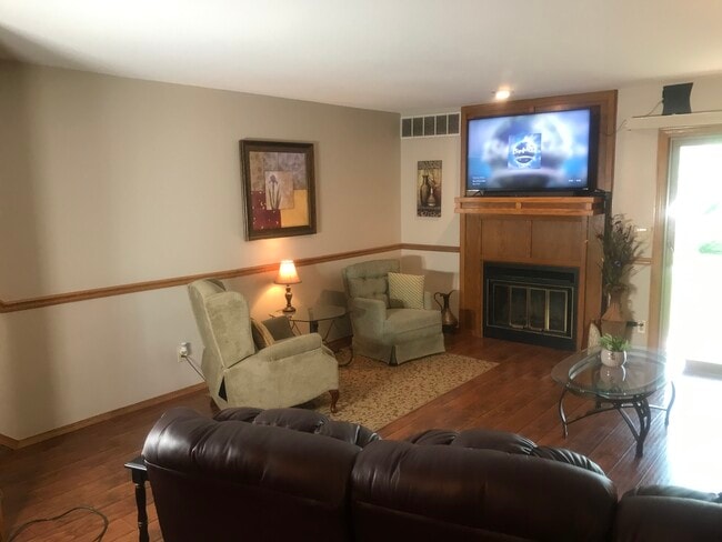 Building Photo - 101 S Rock Rd