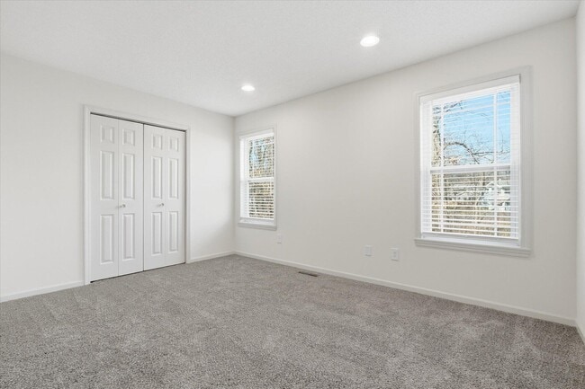 Building Photo - 417 N Village Cir